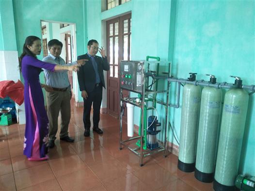 Tặng máy lọc nước tinh khiết cho Trường tiểu học Vĩnh Hiền