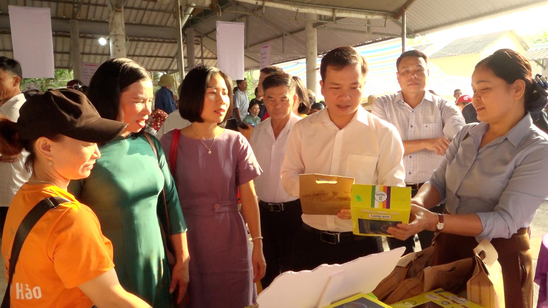 Hiền Thành: Tổ chức Hội chợ giới thiệu sản phẩm nông dân, tiếp sức nông dân nghèo