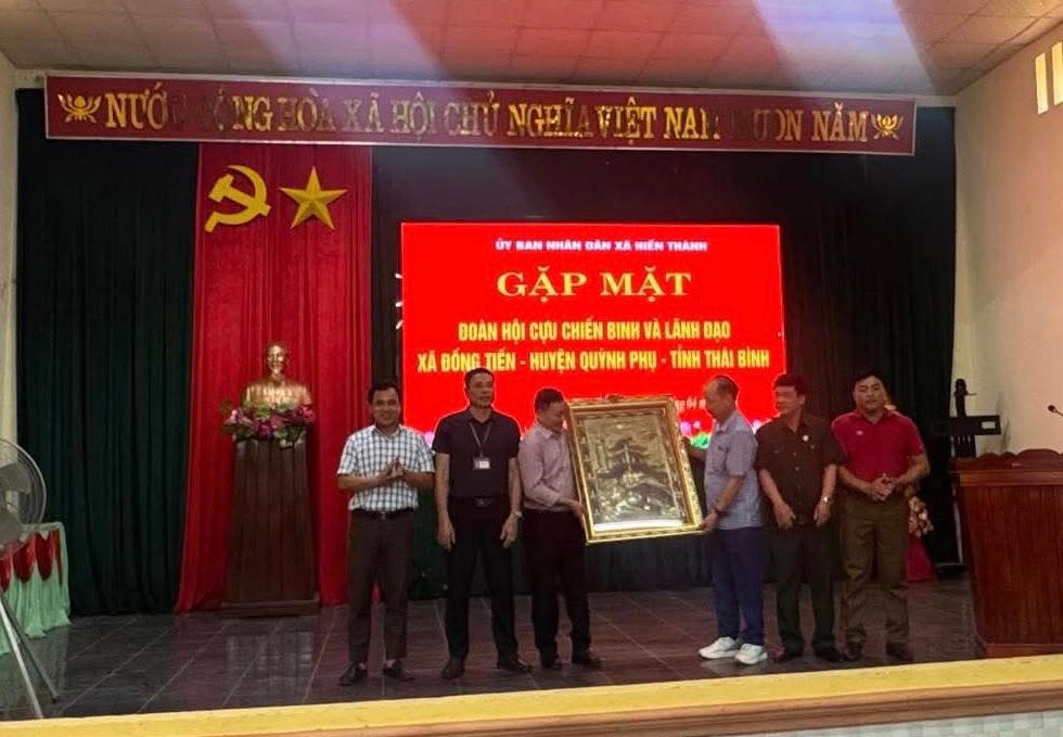 Cuộc hội ngộ nghĩa tình